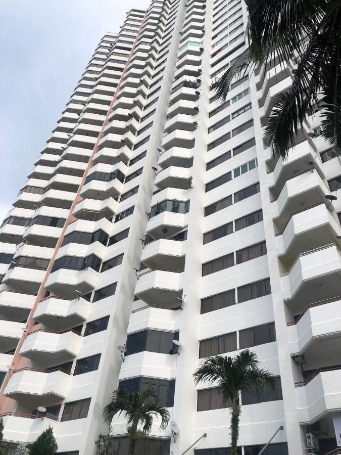 Beach Resort Apartment Batu Ferringhi 05 Exterior foto